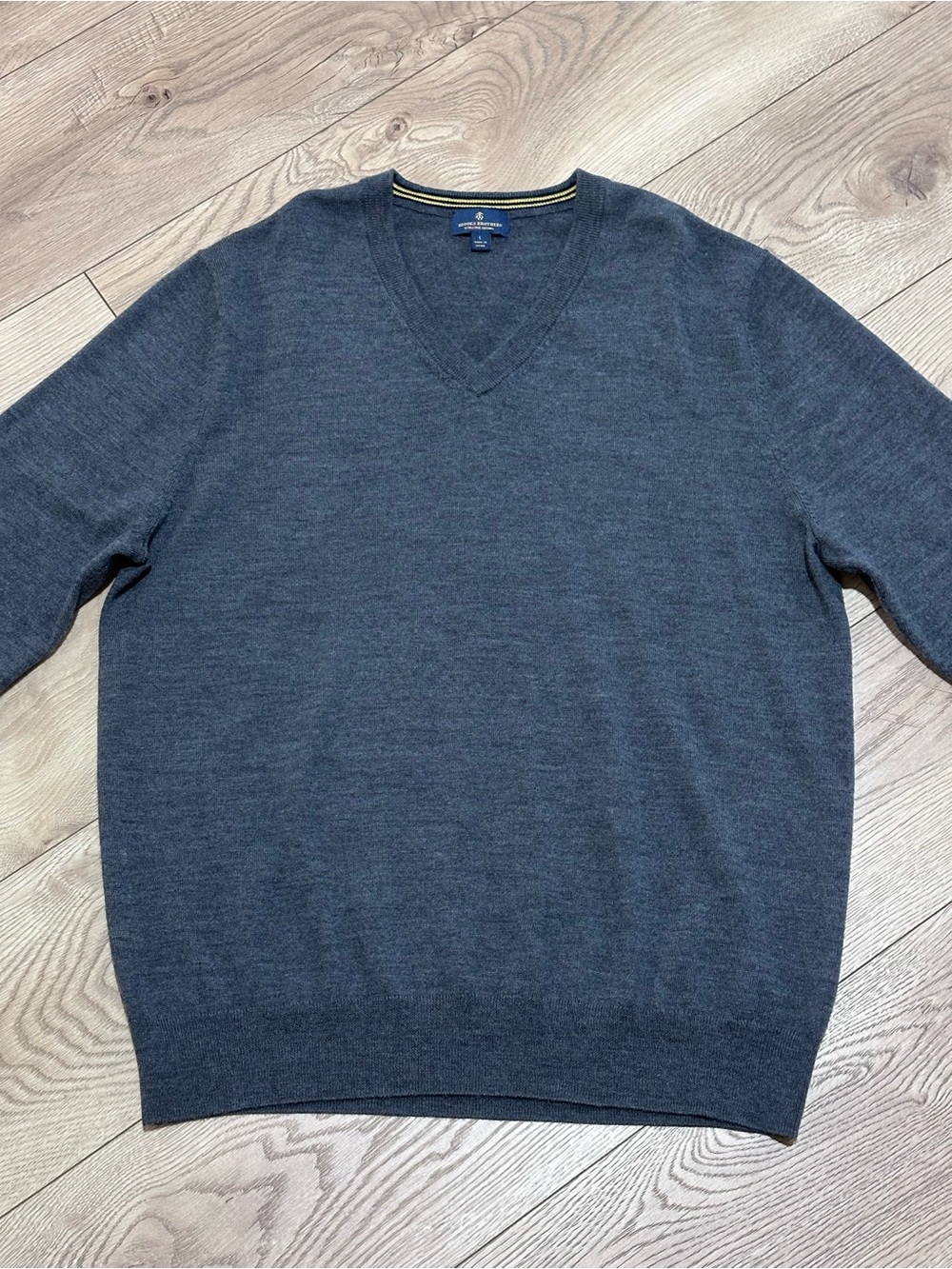Brooks Brothers Extra Fine Merino Wool V-Neck Sweater Gray Men’s Size L